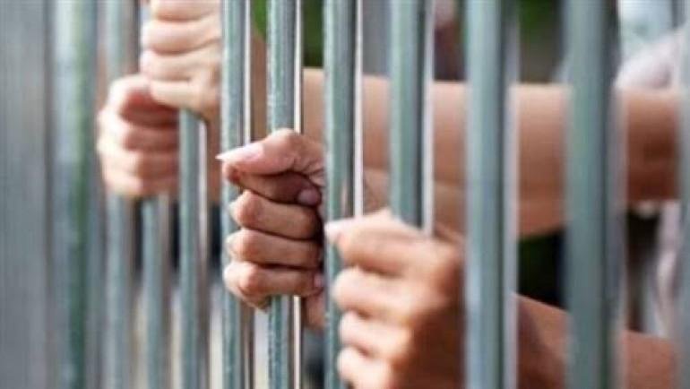حبس شخصين بتهمة قتل شقيقتهما بسلاح أبيض في الإسكندرية.. والتصريح بدفن جثة المجني عليها