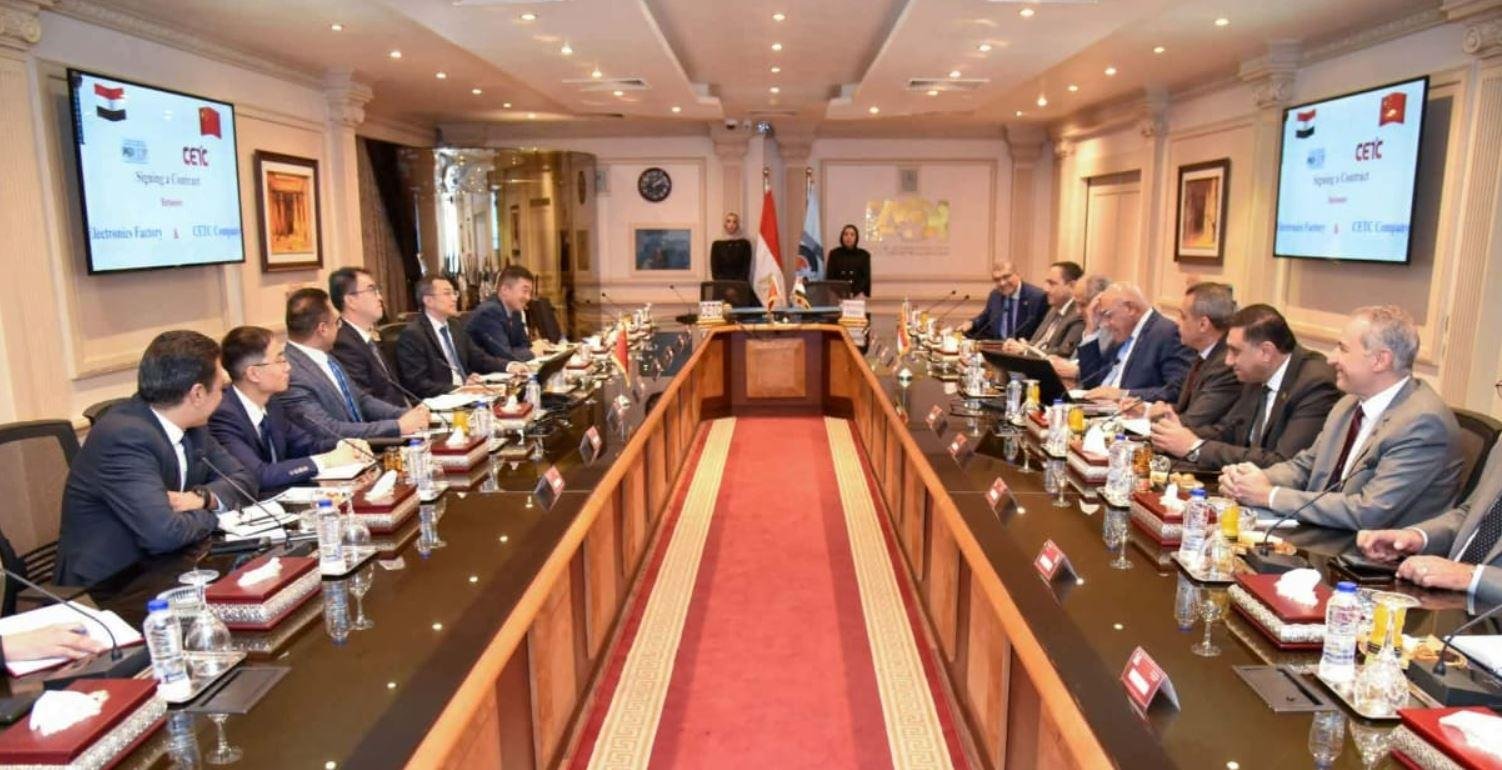 العربية للتصنيع توقع عقدًا مع سيتك الصينية لتوطين تكنولوجيا الصناعات الإلكترونية