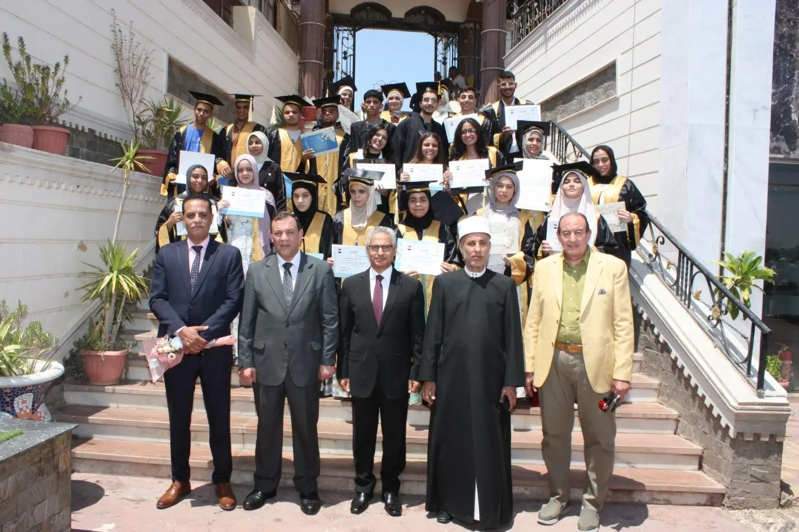 محافظ بنى سويف يُكرّم 100 طالباً وطالبة من أوائل الثانوية العامة والأزهرية