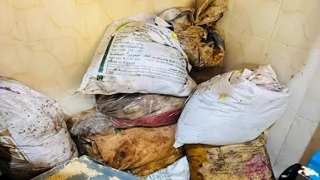قبل طرحها بالأسواق.. ضبط طن من الحلاوة الطحينية المغشوشة داخل مصنع ببنها (صور)