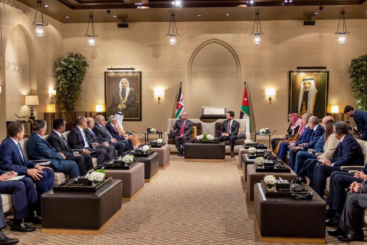 رئيس مجلس الوزراء يشارك في لقاء ملك الأردن مع المشاركين في اجتماع اللجنة الوزارية العربية بشأن القدس المحتلة