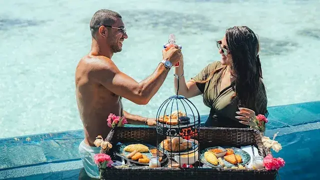 15 صورة لرامي ربيعة وزوجته في أجواء صيفية بالمالديف