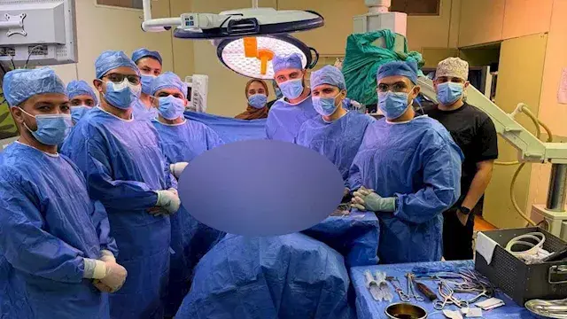استعدال انحناء 52 درجة بـ 21 مسمارًا.. جراحة معقدة تُنقذ صبيا بجامعة كفر الشيخ