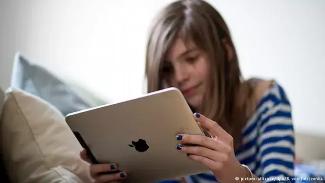 فرنسا تحظر وسائل التواصل على الأطفال دون 15 عامًا