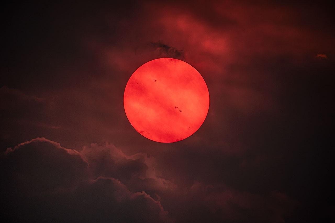 APOD: 2026 July 30 – Red Sun trough Wildfire Smoke