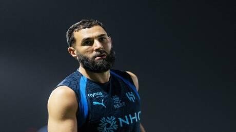 بنزيما يخرج عن صمته ويحسم مستقبله مع الهلال (فيديو)
