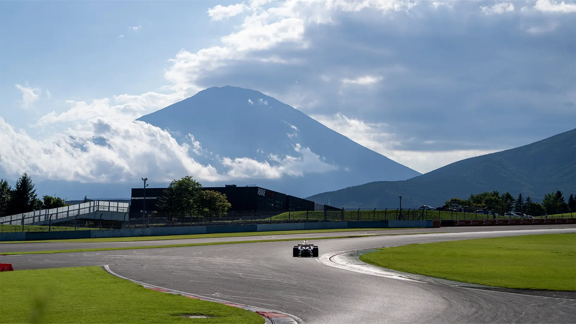 Haas put on a show for fans with test at Fuji Speedway