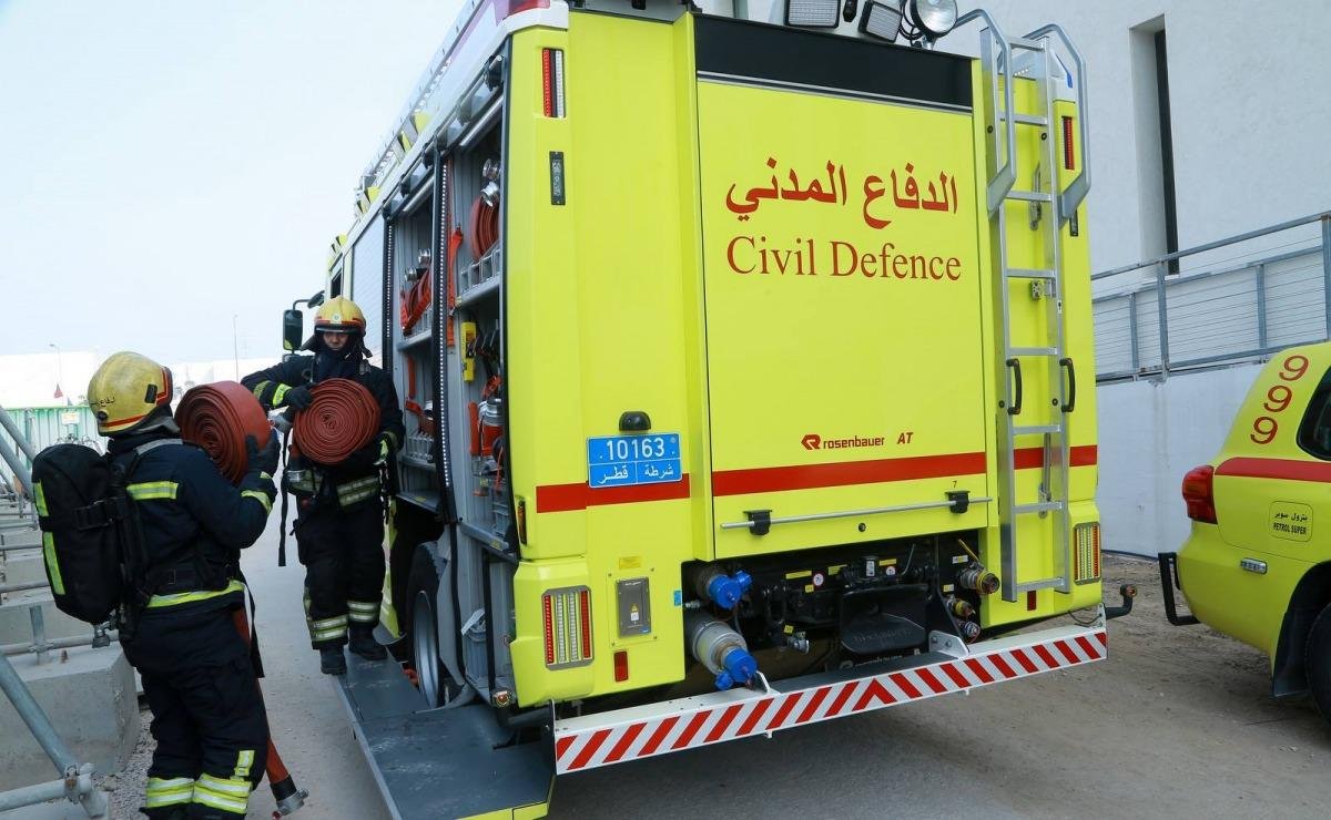 الدفاع المدني يسيطر على حريق في الخور