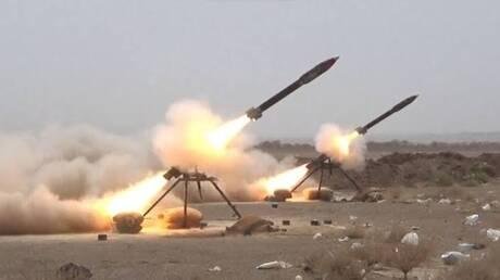 اليمن.. الحوثيون يعلنون قصف "صحن الجنّ" بعدد كبير من الصواريخ والطائرات المسيرة (فيديو)