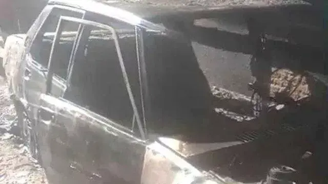 اشتعلت فجأة.. الحماية المدنية تسيطر على حريق سيارة في ببا