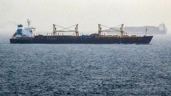 التليفزيون الإيراني: تعرض سفينة لحادث وإعادة 5 سفن.. وتباطؤ المرور من المندب