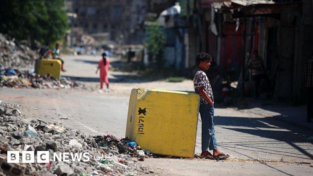 إسرائيل تقيم حواجز جديدة داخل غزة وتتسبب في نزوح عائلات
