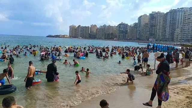 تغيير مفاجئ.. تعرف على نسب الإشغالات وألوان الرايات بشواطئ الإسكندرية -صور