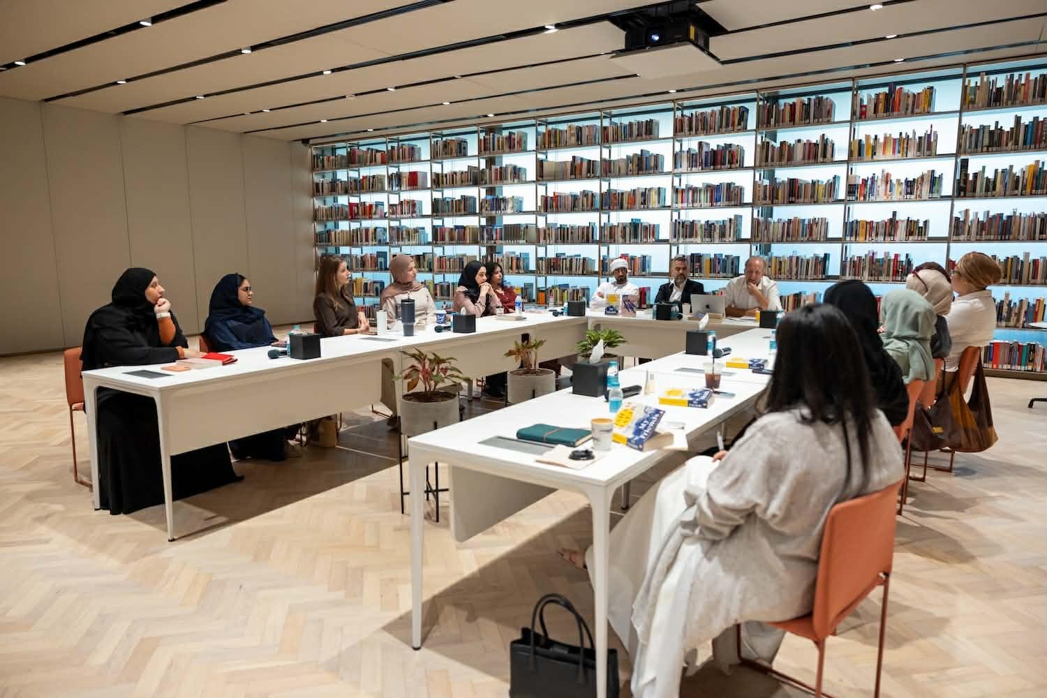 بيت الحكمة يستكشف مفهوم الصداقة من زوايا اجتماعية وفلسفية وأخلاقية في نادي الكتاب 2026