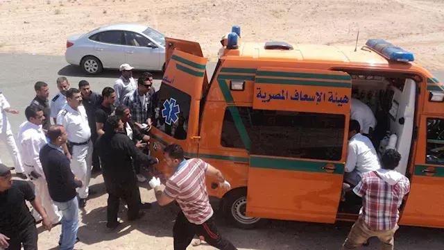 بينهم أطفال .. إصابة 13 شخصًا فى حادث تصادم سيارة وتروسيكل بالمنيا