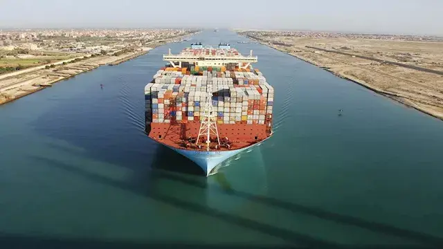 أسامة ربيع: قناة السويس الجديدة رفعت القدرة الاستيعابية إلى 97 سفينة