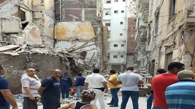 11 صورة ترصد انهيار عقار روض الفرج بسبب الزلزال