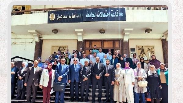 الخدمة الاجتماعية التنموية ببني سويف تحصد المركز الأول والجائزة الذهبية في مسابقة «أفضل كلية رائدة في التنمية المستدامة»