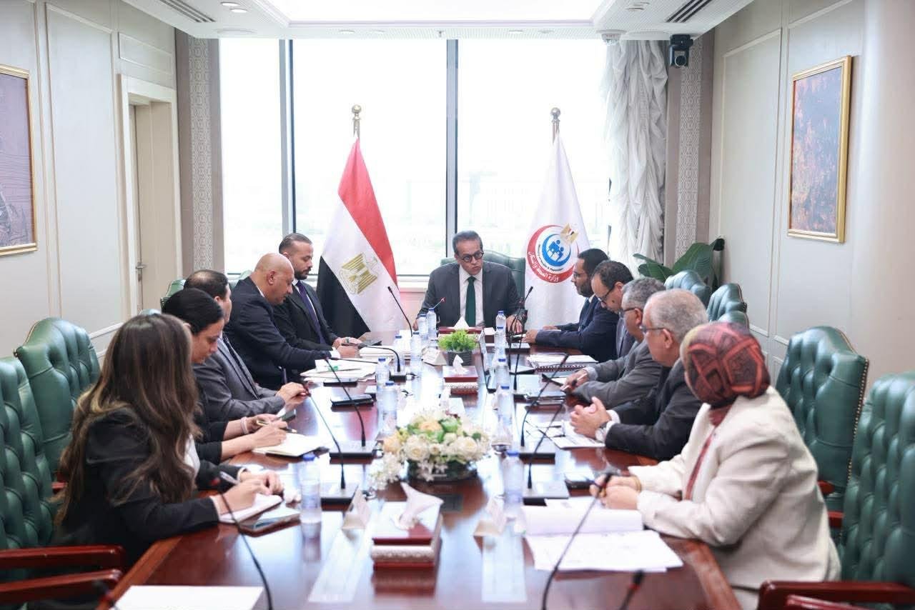 وزير الصحة يبحث مع الأمين العام لمؤسسة الجارحي تعزيز التعاون لدعم القطاع الصحي