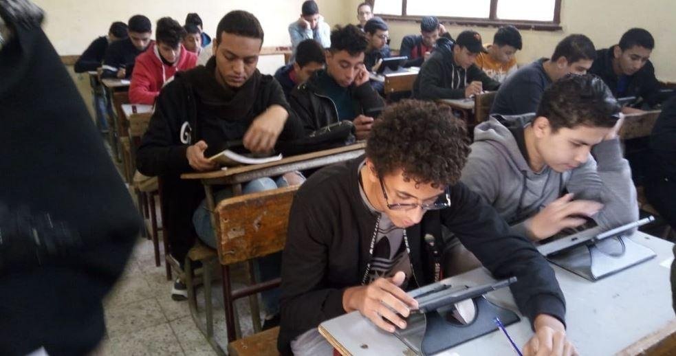 الخبراء يرحبون بنظام البكالوريا: يعيد طلاب الثانوية للمدرسة مرة أخرى