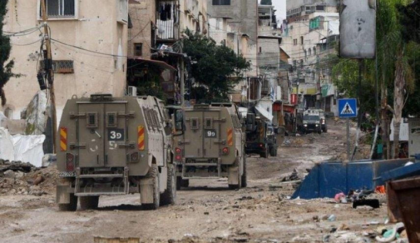 جيش الاحتلال الإسرائيلي يعتقل 5 فلسطينيين بينهم 4 من عائلة واحدة جنوب الخليل