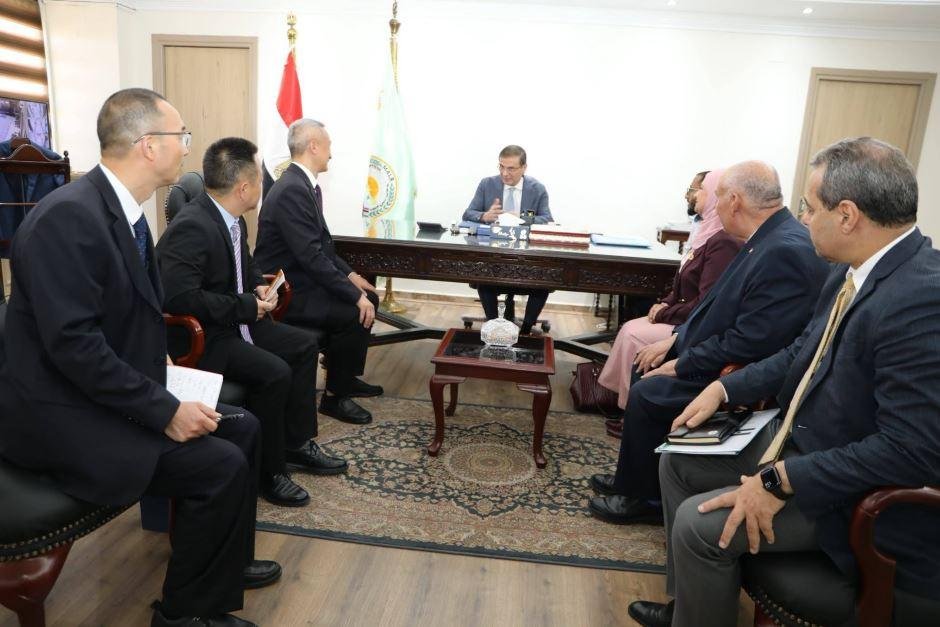 وزير الزراعة يبحث مع وفد صيني توطين صناعة المبيدات ونقل أحدث التكنولوجيات