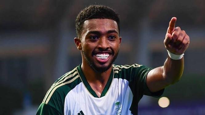 الأهلي السعودي يعلن التعاقد مع مدافع الفتح