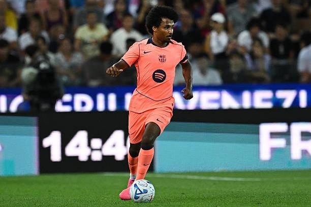 أديمي: برشلونة أفضل نادٍ في العالم