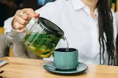 ماذا يحدث لكبدك عند شرب الشاي الأخضر يوميا؟