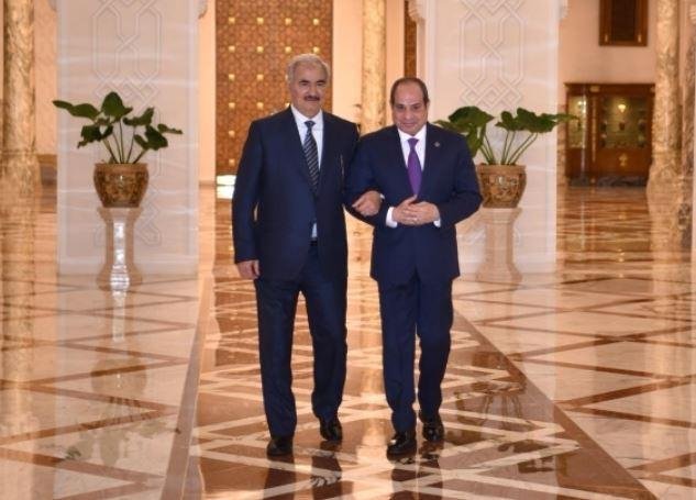 السيسي يستقبل خليفة حفتر ويؤكد موقف مصر الثابت بدعم وحدة واستقرار ليبيا