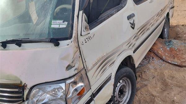 9 مصابين بينهم طفلان.. انقلاب ميكروباص على الطريق الزراعي بالبحيرة