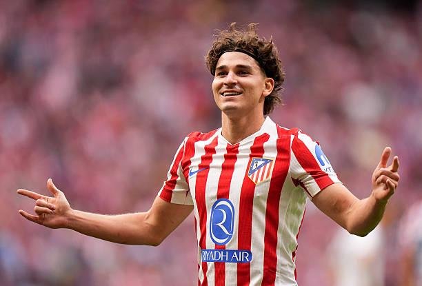 ثورة غضب من جماهير أتلتيكو مدريد ضد جوليان ألفاريز