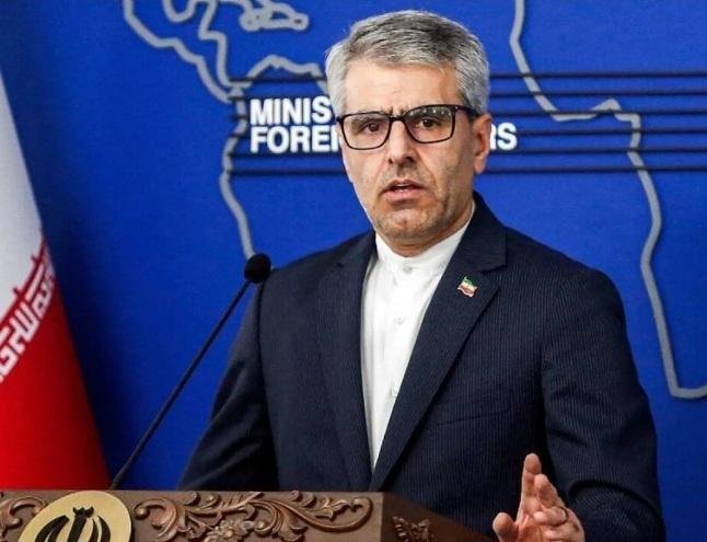 إيران تمنع دبلوماسيين فرنسيين احتجزتهما من العودة إلى أراضيها