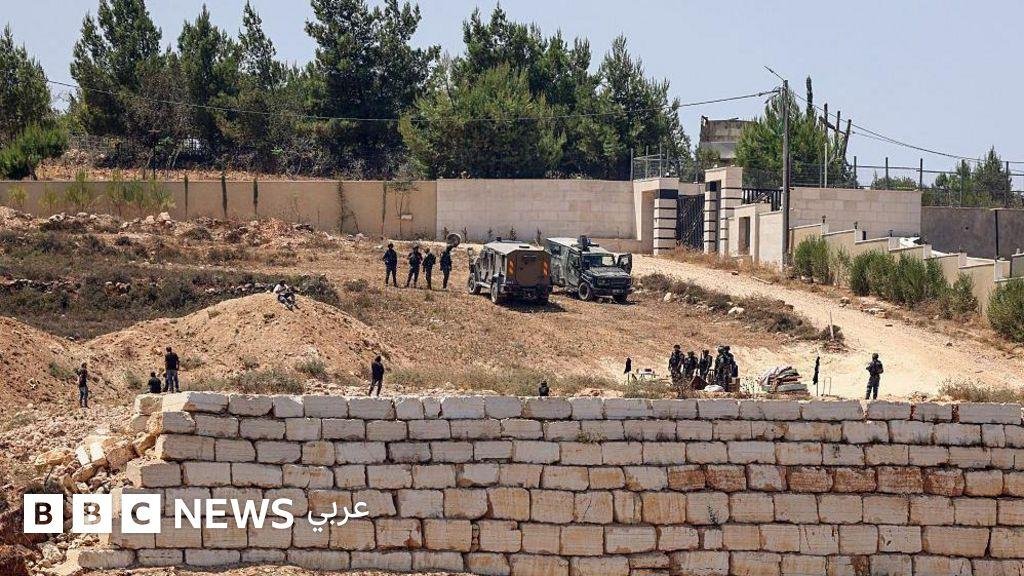 ثلاث عائلات فلسطينية تحت حصار مستوطنين إسرائيليين في الضفة الغربية المحتلة