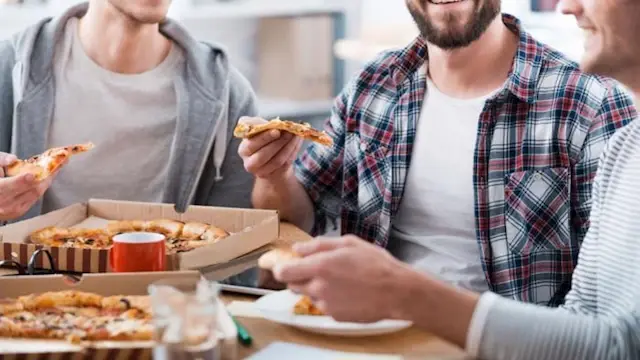 دراسة تكشف علاقة مفاجئة بين صفار البيض واللحوم واضطراب خطير بالقلب