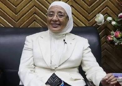أستاذ طب الحالات الحرجة بالقصر العيني: أخلاقيات المهنة تنص على التعامل مع المرضى باهتمام.. «كأن هو حد قريبك ويهمك جدًا»