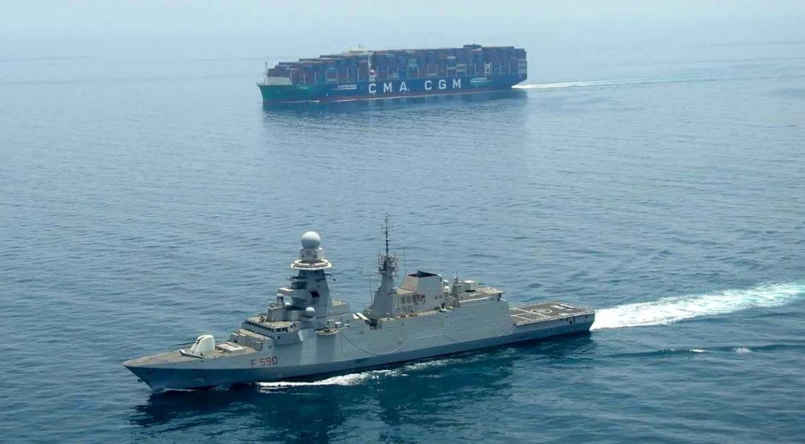 أسبيدس: فرقاطة إيطالية رافقت سفينة تجارية لعبور البحر الأحمر بأمان