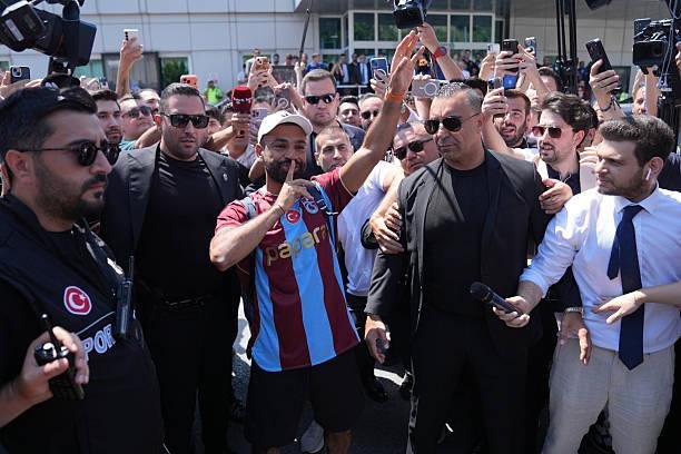 محمد صلاح يبدأ تحدي الأرقام القياسية مع طرابزون التركي