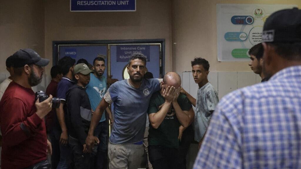 غارات إسرائيلية على غزة تقتل مدنيين وعناصر أمنية من حماس وتوقع إصابات