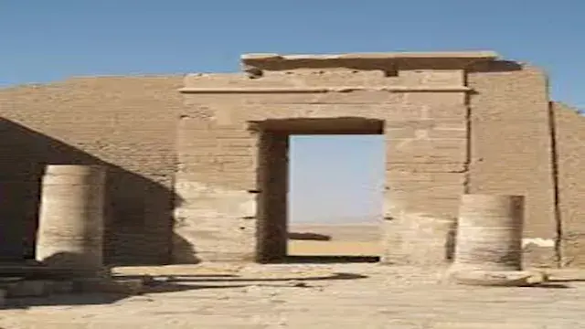 أوراق عنب وخشخاش من الذهب الخالص.. حكاية كنز معبد دوش بالوادي الجديد -صور