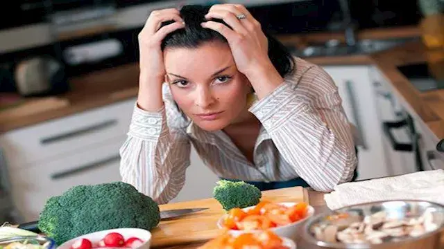 أطعمة تحارب التوتر.. كيف يؤثر الغذاء على الدماغ والمزاج؟