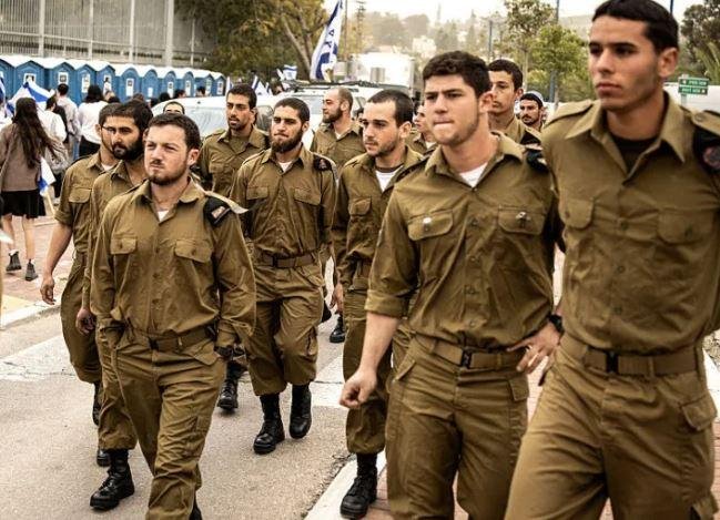 يديعوت أحرونوت: الجيش يصدر أحكاما بحق جنود تمردوا في قاعدة سدي تيمان