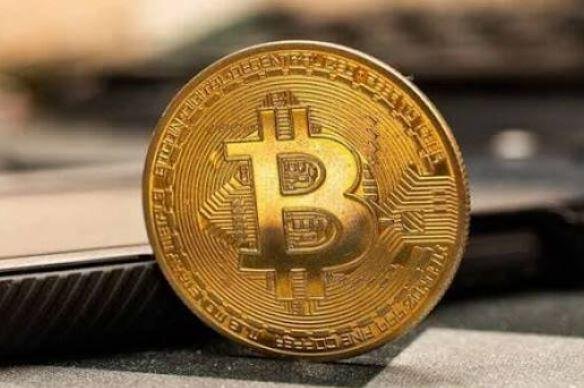 بيتكوين تتراجع بأكثر من 3% وسط ضغوط أسهم التكنولوجيا