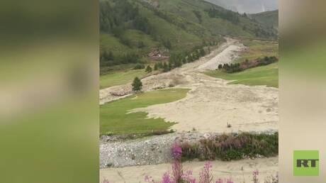 جبال الألب.. سيول طينية تجتاح أحد المنتجعات في إيطاليا