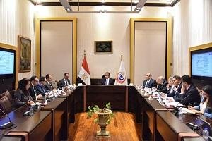 وزير الصحة يناقش اشتراطات تجديد ترخيص مزاولة مهنة الطب