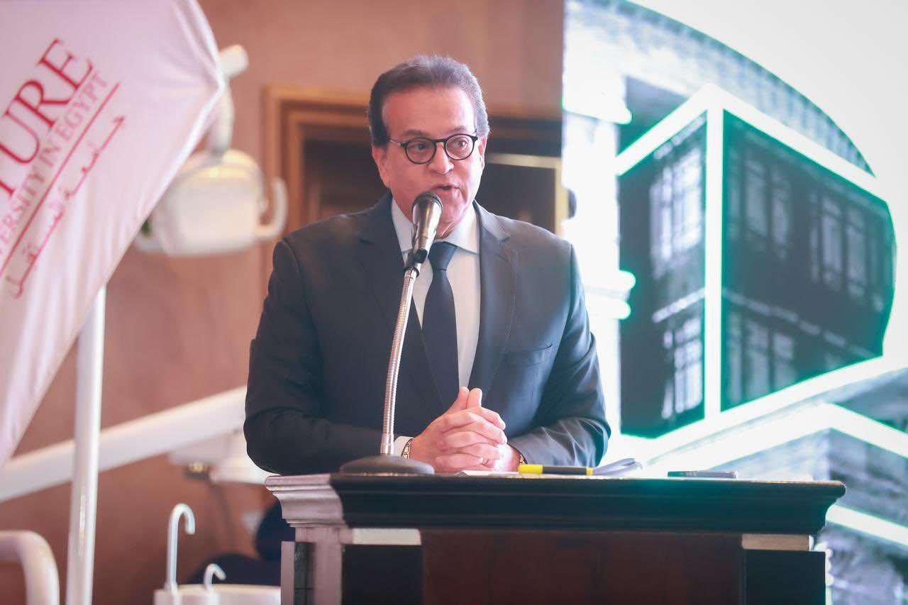 وزير الصحة يشكل لجنة لوضع إطار تنظيمي للمنشآت الطبية التي تتعامل بالخلايا الجذعية