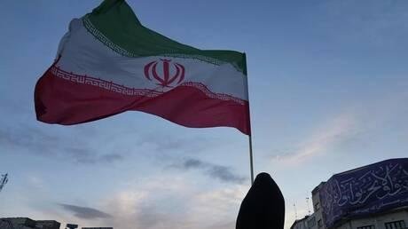 طهران تلوح بـ"استئناف الحرب" دفاعا عن سيادتها على مضيق هرمز