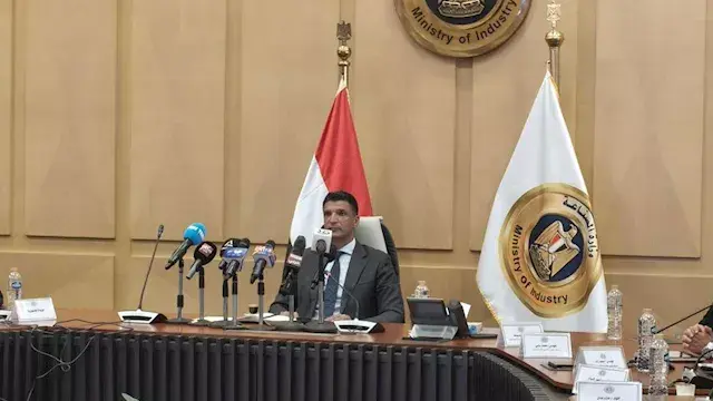 للحد من السمسرة على الأراضي الصناعية.. وزير الصناعة يعلق العمل بقرار 107 لسنة 2026