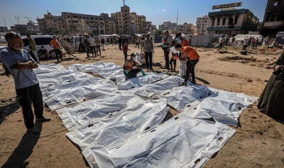 الدفاع المدني بغزة ينتشل رفات 21 شهيدًا