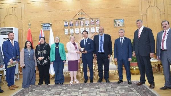 رئيس جامعة بنها يبحث مع رئيسة جامعة كانتربيري البريطانية تعزيز التعاون الأكاديمي